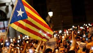 Tây Ban Nha khởi động tiến trình đình chỉ quyền tự trị của vùng Catalonia. (22/10/2017)